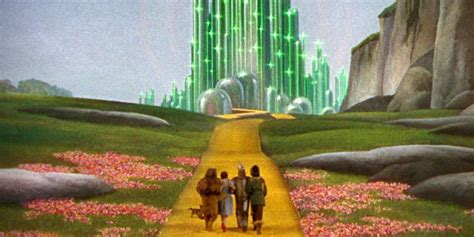 Wizard of Oz: Road to the Emerald City .